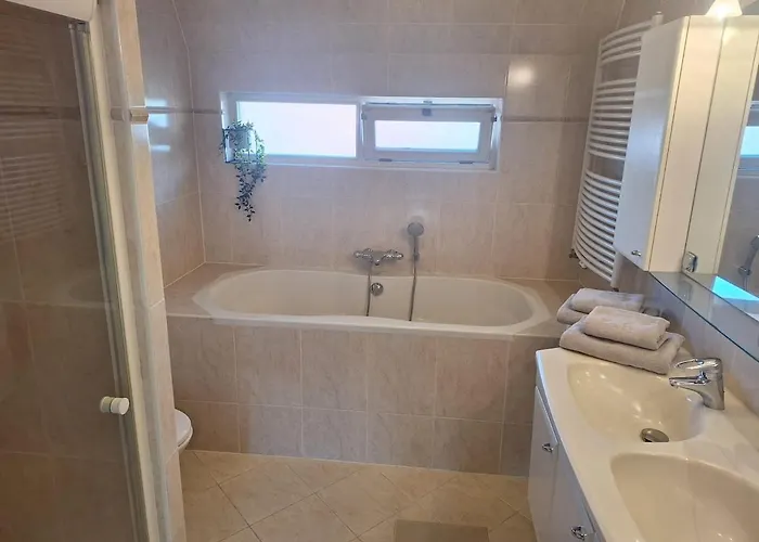 Have A Stay! - Juul's Rooftop, Free Parking Daire *