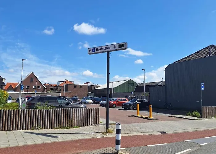 Have A Stay! - Juul's Rooftop, Free Parking